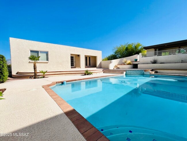 Building Photo - 12825 E Cape Horn Dr
