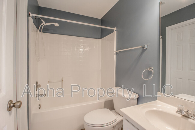 Building Photo - 515 Adeline Ct