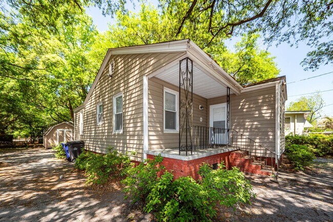 Building Photo - 3 Bedroom, 1 Bathroom Home in Dorchester Terrace - North Charleston