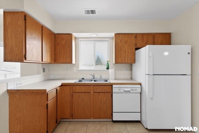 Building Photo - 4448 Lake Mead Dr