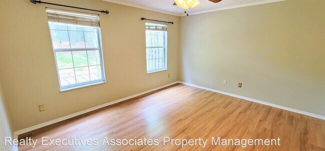 Building Photo - 3 br, 2.5 bath House - 829 Ashley Michelle...