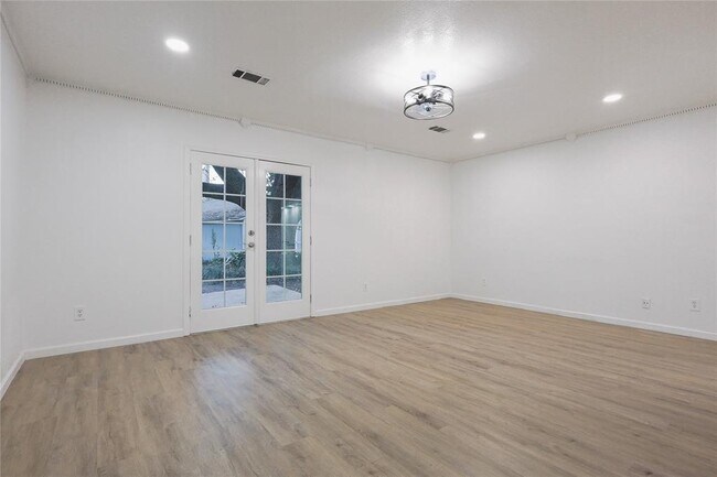 Building Photo - 10411 Rippling Fields Dr
