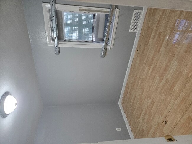 Building Photo - 3 bed ranch on Detroit's East Side Now Ava...