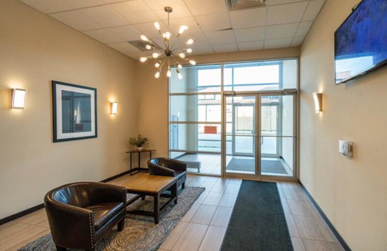 Building Photo - 803 E Mifflin St