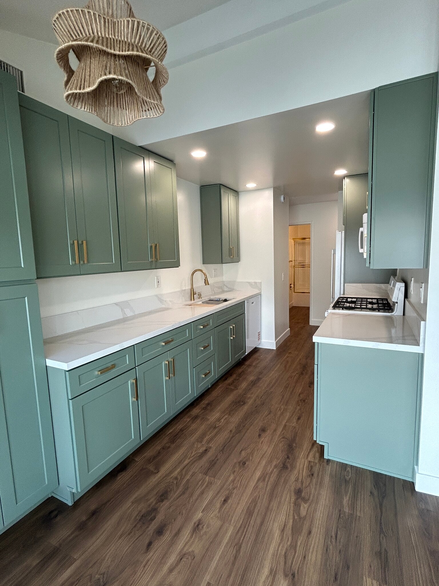 Kitchen - 264 S Waverly St