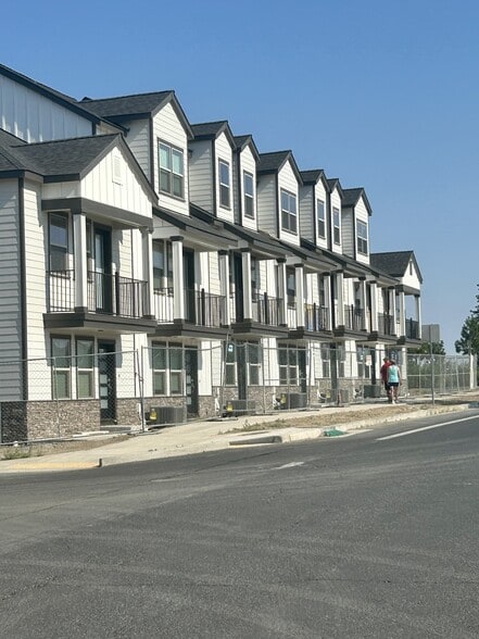 Primary Photo - 61507 White Tail St