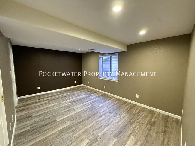 Building Photo - 6270 Snowberry Ave