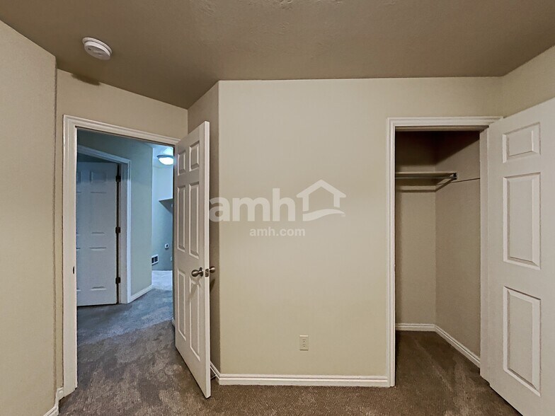 Building Photo - 1428 S 2850 E