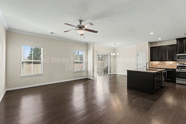 Building Photo - 11007 Discovery Dr NW