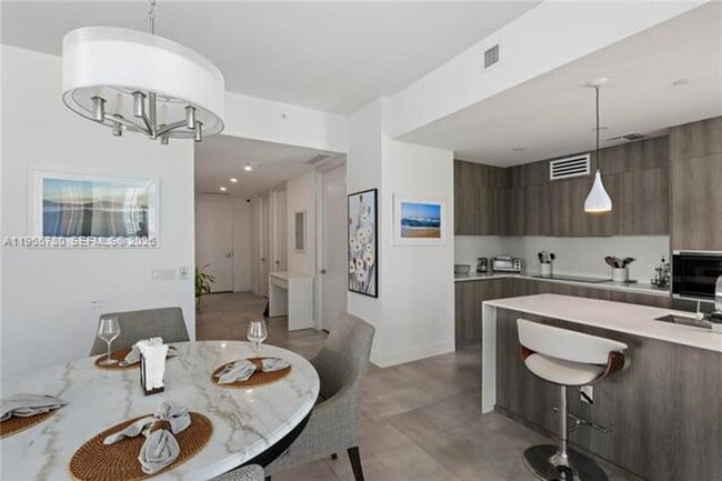 Building Photo - 17550 Collins Ave