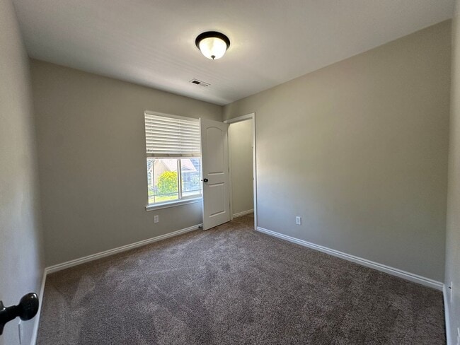 Building Photo - 3528 Newland Loop