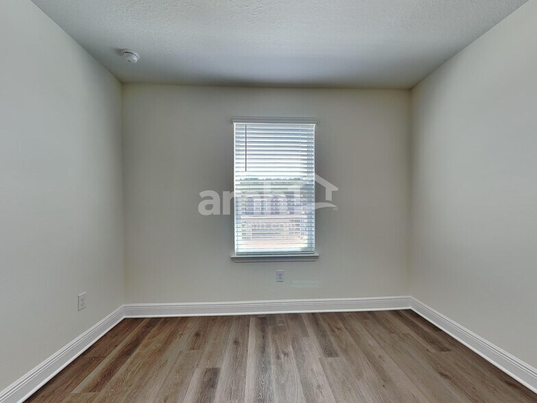 Building Photo - 27170 St Andrews Ave