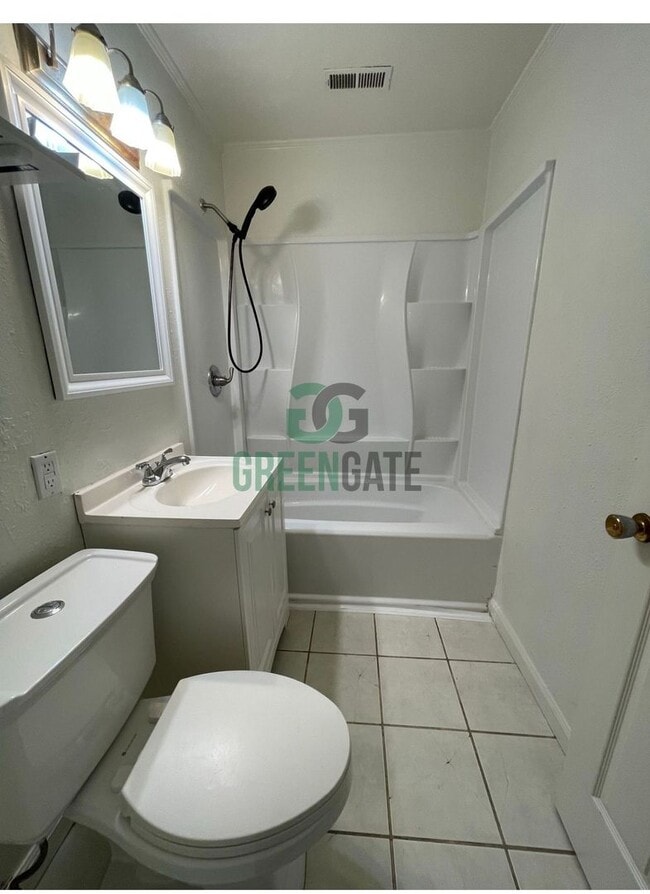 Building Photo - BEAUTIFUL 3 BEDROOM 2 BATH HOME MOVE IN RE...