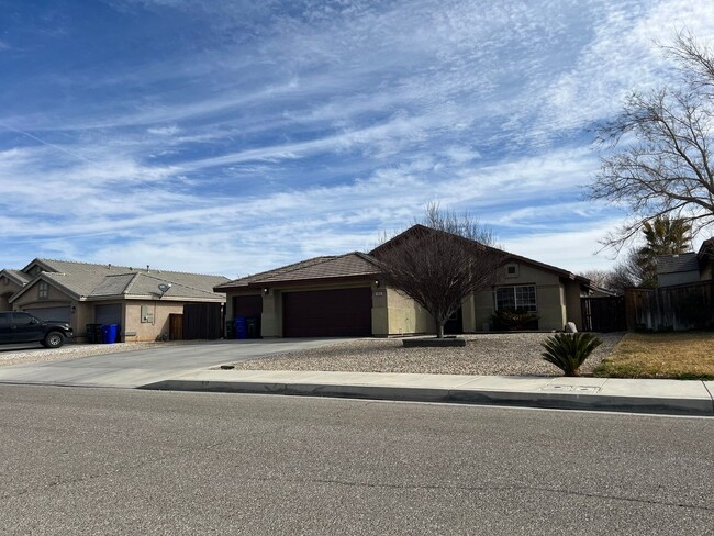 Building Photo - Charming 3BR House in Adelanto