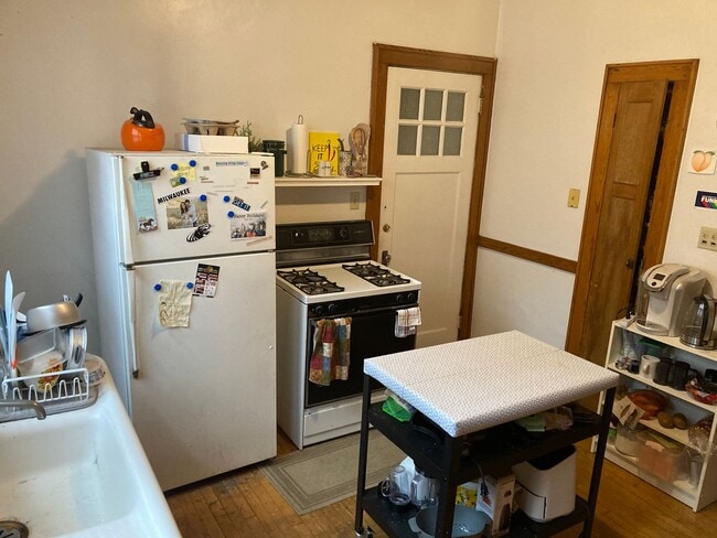 Building Photo - 2935 N Downer Ave