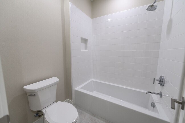 Building Photo - 3bedroom/3 bath/Gated Orchard Hill/Detached House for rent