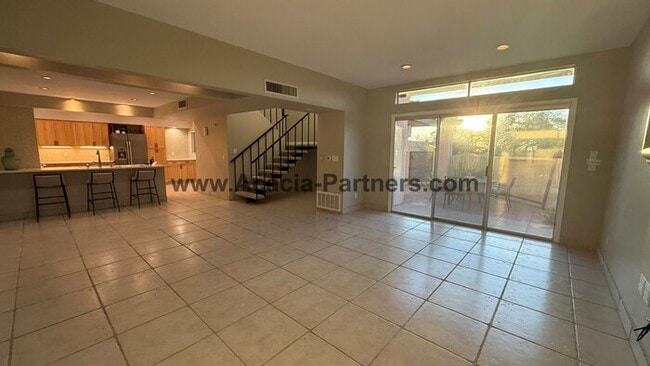 Building Photo - Three Bedroom Townhome