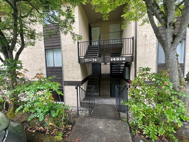 Primary Photo - Renovated Top-Floor Condo in Prime Kirklan...