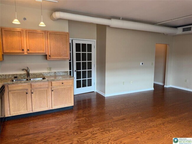 Building Photo - 11 W 2nd St