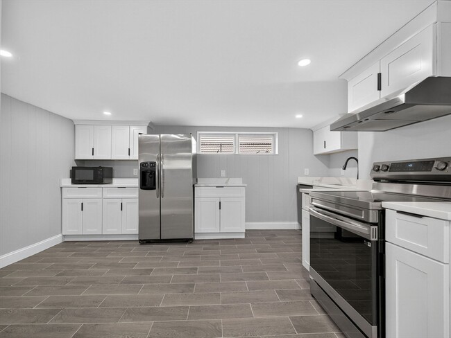 Building Photo - 111 Sharon St