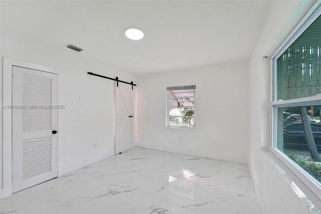 Building Photo - 9173 Byron Ave