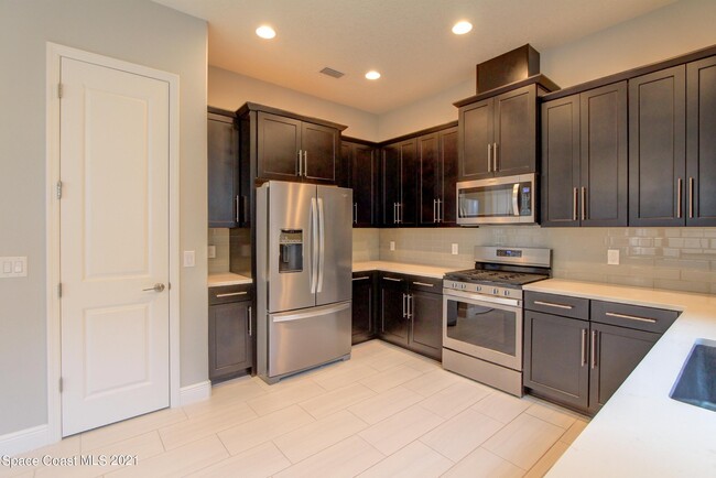 Building Photo - 6903 Vista Hermosa Dr