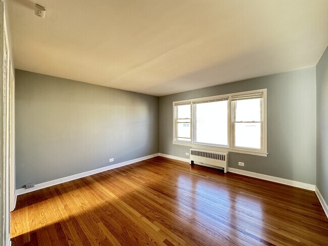 Building Photo - 6707 N California Ave