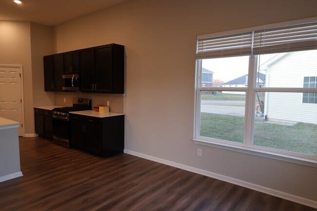 Building Photo - 2951 Daylily Dr