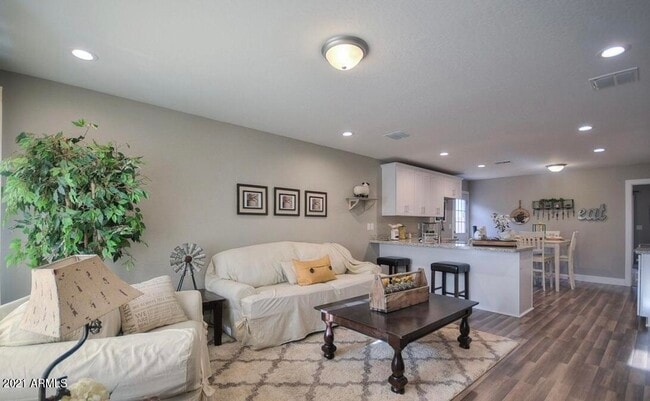 Building Photo - 5636 S 12th Ln