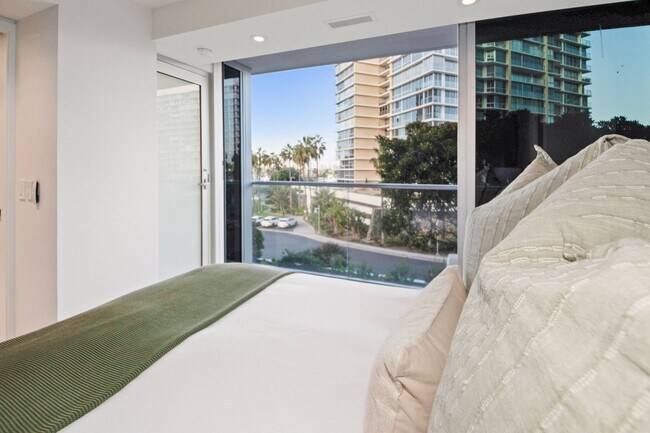 Building Photo - Long Term, Furnished Rental available at Coronado Shores!