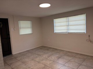 Living Room - 222 S Country Club Rd