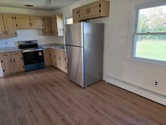 Building Photo - **4706 Glenspring Road, Henrico, VA – Move-In Ready Brick Rancher!**