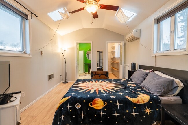 Building Photo - 4106 NE Senate St