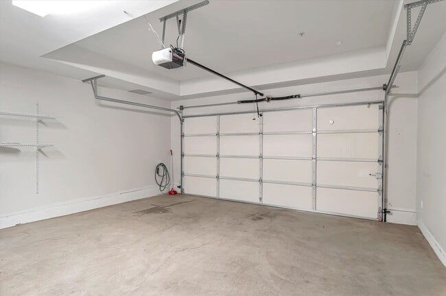 Building Photo - Gorgeous 2 Bedroom 2.5 Bathroom Townhome - Incredible Location