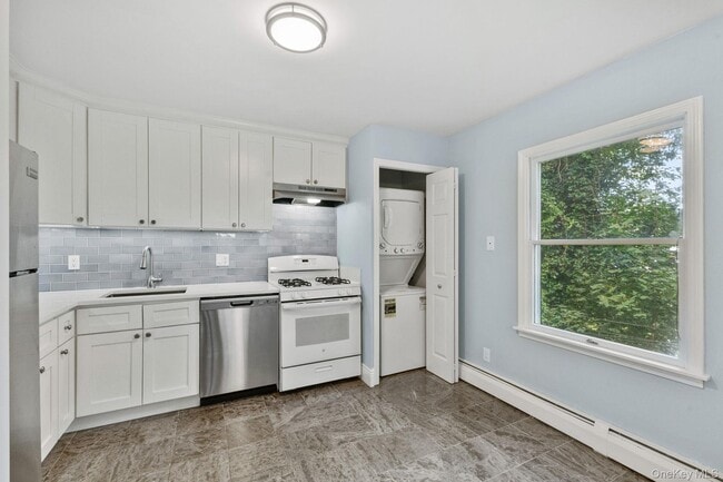 Primary Photo - 132 Waverly Ave
