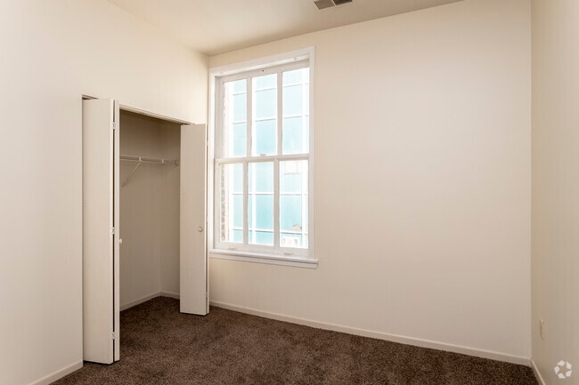 2BR, 1BA - 850SF - Securities Downtown