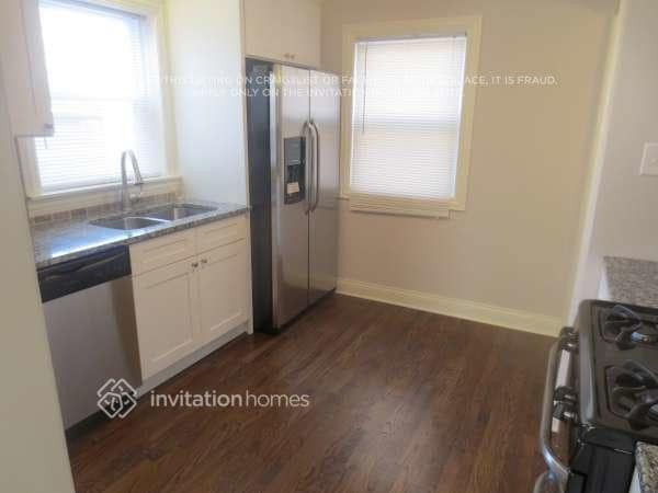 Building Photo - 8228 S Christiana Ave