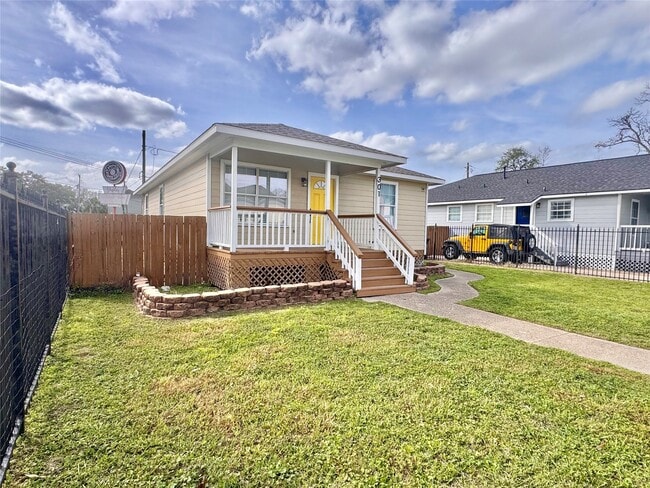 Building Photo - 301 Enid St