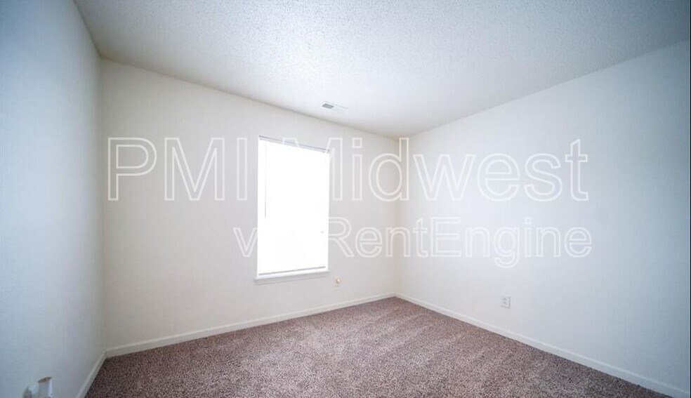 Building Photo - 10414 Kensil St
