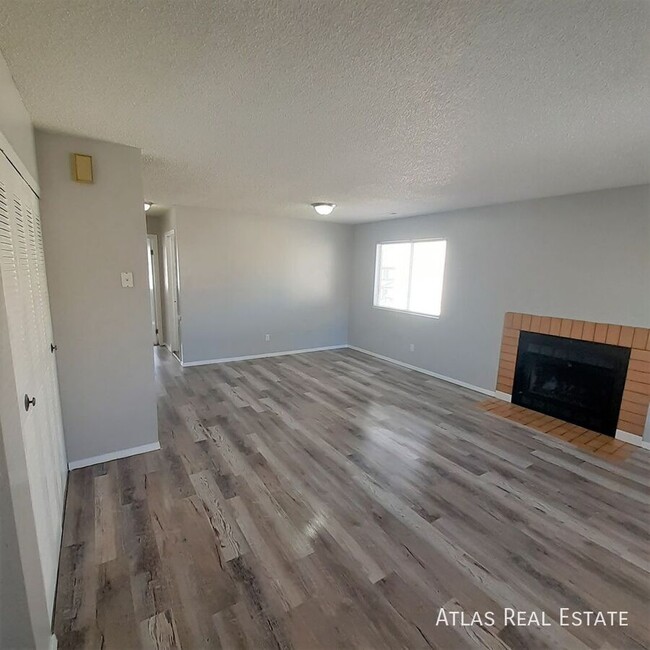 Building Photo - Beautiful NEWLY RENOVATED 2 bedroom in the...