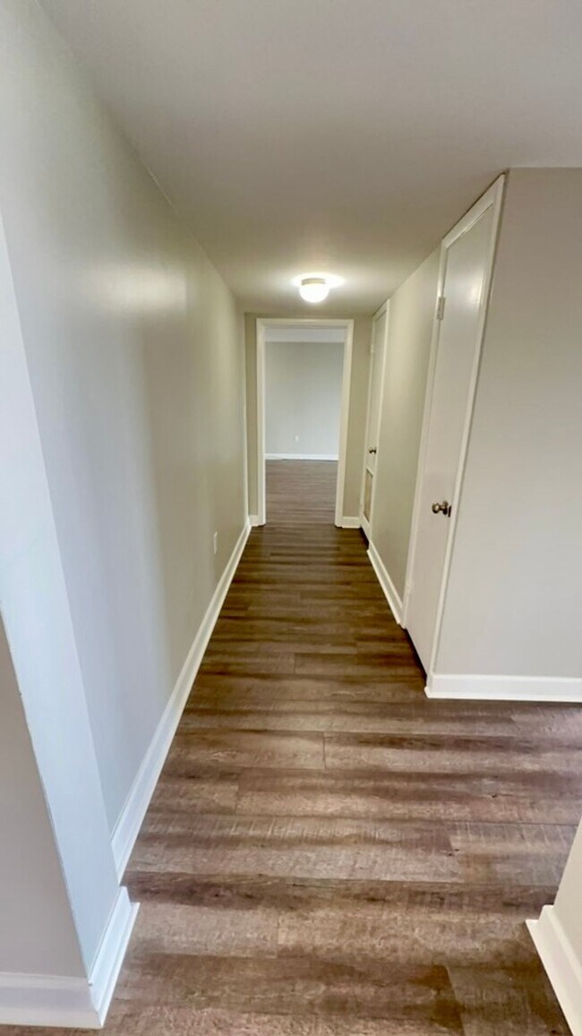 Building Photo - Newly Renovated Condo Located In Highly Desirable Area Of Forest Acres!