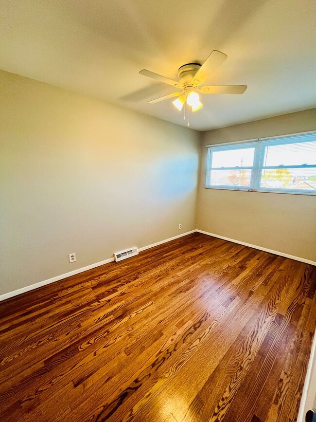 Building Photo - 2 Bed 1 Bath  updated home - St. Louis' "T...