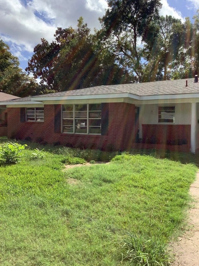 ANDERSON ISLAND****** 1221 E Washington St Shreveport LA 71104