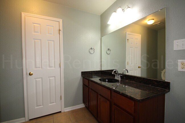 Building Photo - Goodnight Ranch!