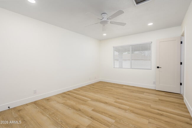 Building Photo - 1132 W Laguna Azul Ave