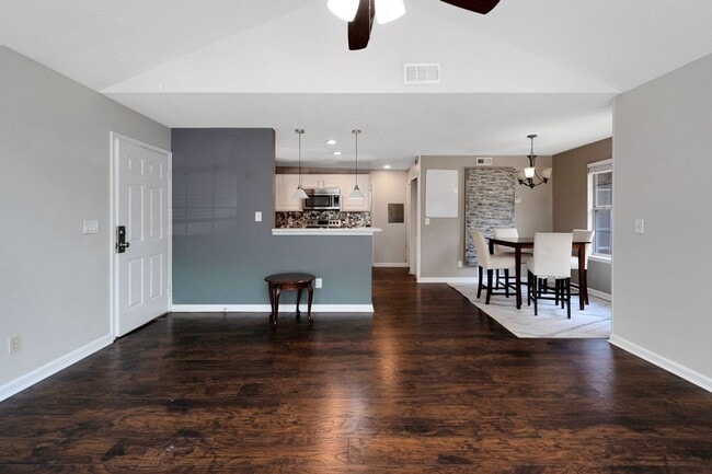 Building Photo - Charming 2BR Condo in Alpharetta