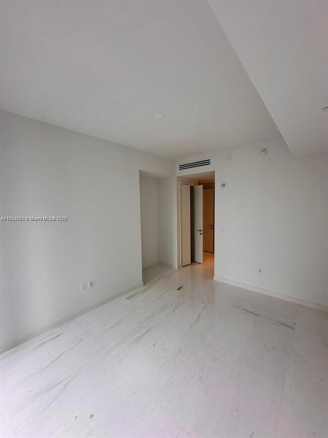 Building Photo - 300 Biscayne Blvd Way