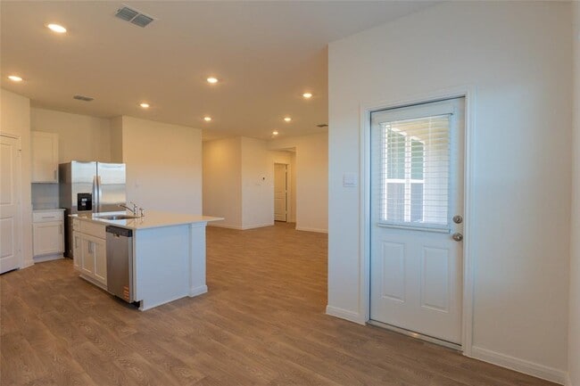 Building Photo - 223 Las Lomas Dr