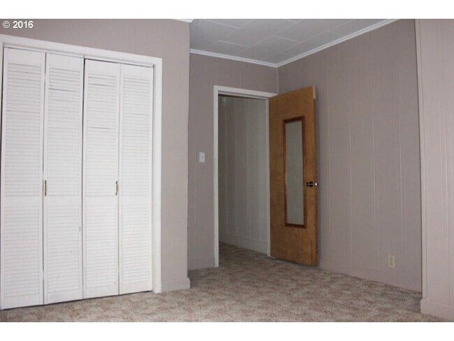 Building Photo - 1074 Elm Street