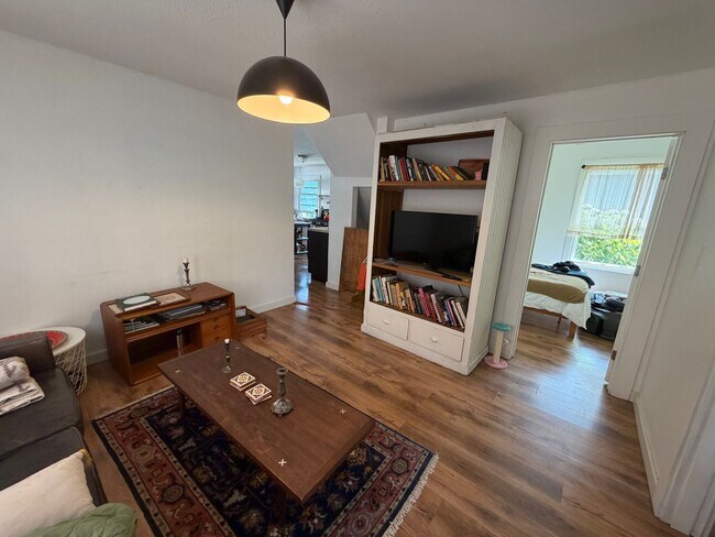 Building Photo - Charming 1,100 Sq Ft 2BR Home in South Park - Prime Seattle Location - Washer/Dryer in Unit!